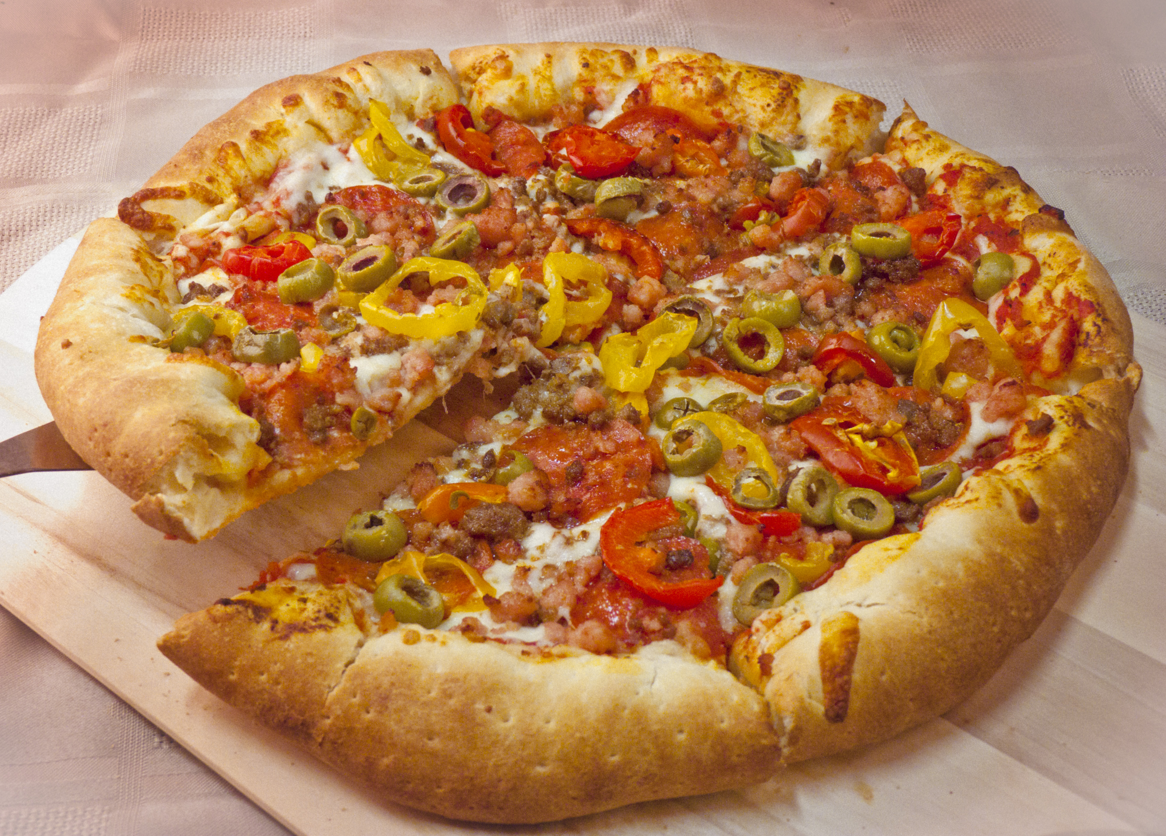 Tony Pepperoni Gourmet Pizza / #CanadaDo / Best Pizza Restaurants in Fredericton